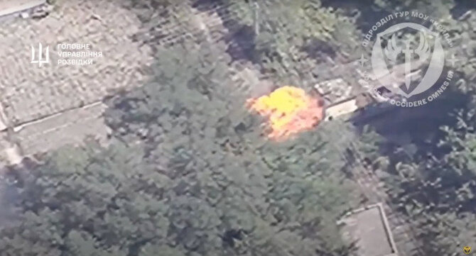 Stop kadras/Ukrainiečiai sunaikino rusišką savaeigę artilerijos sistemą.