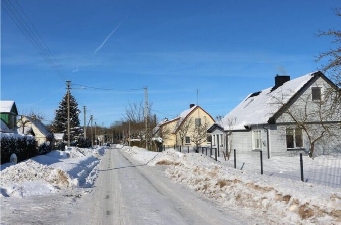 Akvilės Kupčinskaitės nuotr./J. Biliūno gatvės gyventojai susidūrė su skaudžia problema. Čia vanduo dingo ne dėl avarijos, o dėl to, kad tiesiog užšalo vamzdžiuose.