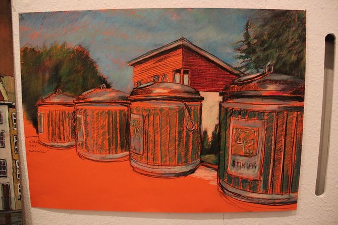 Asmeninio archyvo nuotr./Atliekų konteinerius ties V.Trinkūno namu savo paveiksle įamžino vietos dailininkas Gerardas Raitas Šatūnas.