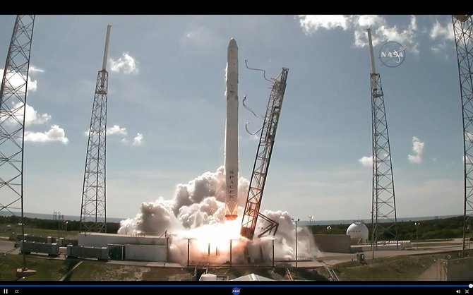 AFP/„Scanpix“ nuotr./Sprogo „SpaceX“ bepilotė raketa