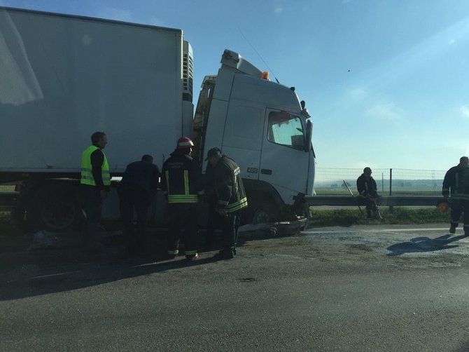 15min skaitytojo Mariaus nuotr./Avarija kelyje Kaunas-Vilnius 