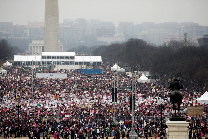 „Reuters“/„Scanpix“ nuotr./Moterų protestas prieš D.Trumpą 