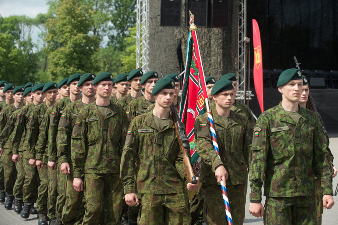 Alfredo Pliadžio nuotr. /Alytuje šeštadienį vyksta partizanų pagerbimo, kariuomenės ir visuomenės vienybės šventė. 