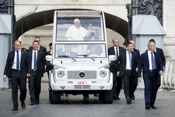 „Scanpix“ nuotr./Popiežiaus Pranciškaus papamobiliai