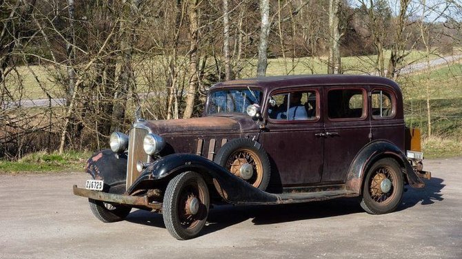 Nerestauruotas 1933-ųjų Chevrolet Master Special Eagle su atsarginiu ratu ant sparno. (W.carter, Wikimedia)