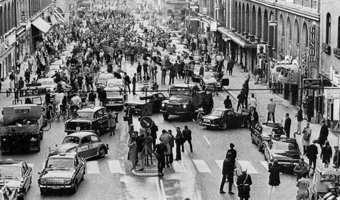 1967 metų rugsėjo 3-ioji Stokholme, kuomet Švedijoje buvo pakeista eismo kryptis. (Jan Collsiöö, Wikimedia)