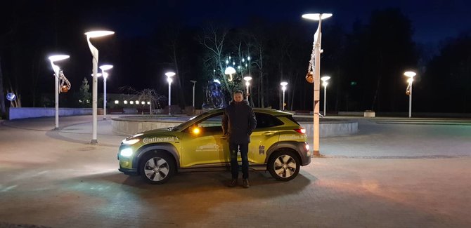 Vitoldas Milius iš Vilniaus į Palangą elektromobiliu „Hyundai Kona“ nuvažiavo per 3 val. 23 minutes