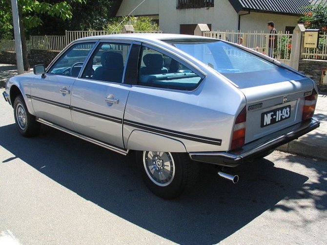 Citroën CX buvo ne toks elegantiškas kaip DS, bet kur kas modernesnis. (Hugo Cadavez, Wikimedia(CC BY 2.0)