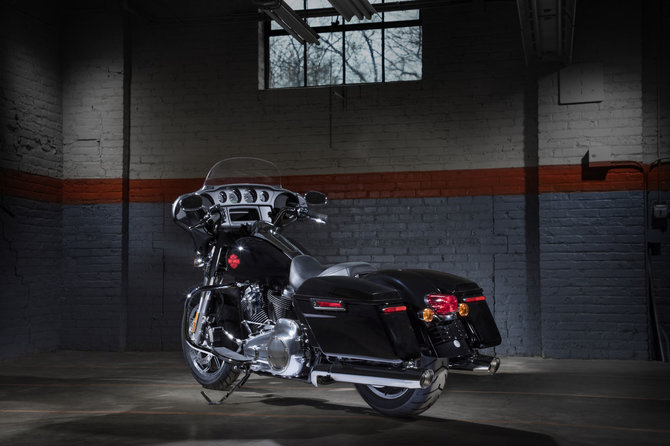 Harley Davidson nuotr./„Harley-Davidson Electra Gide Standard“ su „Milwaukee-Eight“ varikliu
