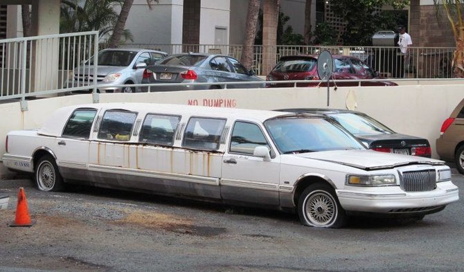 Senas ir nebereikalingas antrosios kartos Town Car – atkreipkite dėmesį, kad labiausiai surūdijo intarpas. (Riley, Wikimedia(CC BY 2.0)