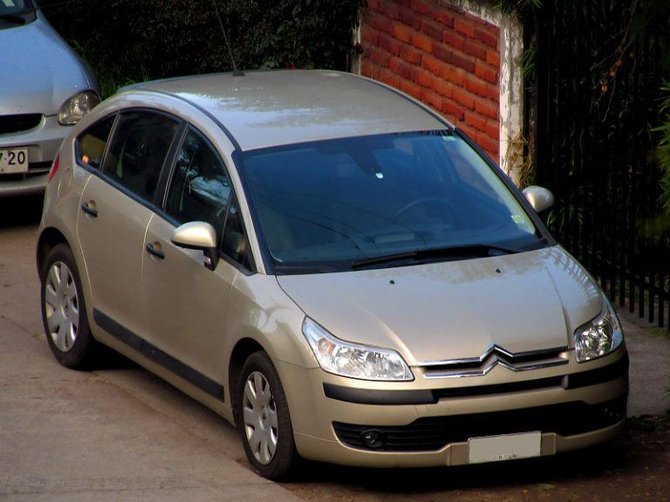 Citroën C4 buvo gana paprastas ir nebrangus automobilis. (order_242, Wikimedia(CC BY-SA 2.0)