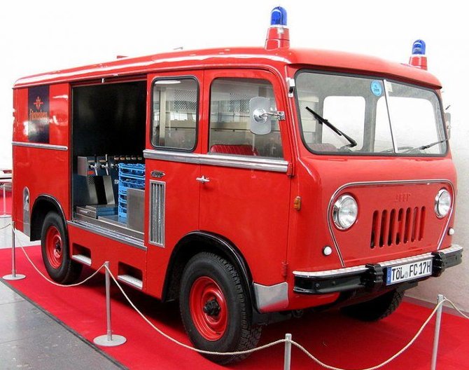 Jeep FC Vokietijoje naudoti kaip ugniagesių furgonai. (MartinHansV, Wikimedia(CC BY 3.0)