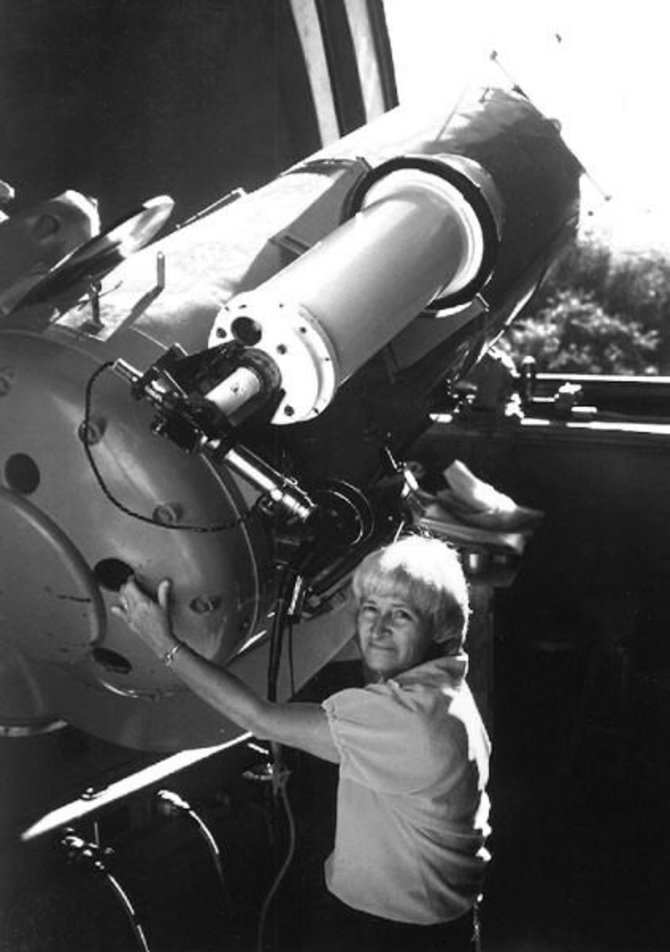 Karolina Šumeiker iki 1993 m. jau buvo radusi daugiau nei tris dešimtis kometų. Wikipedia.com