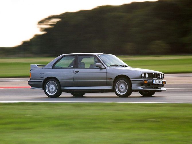 BMW E30 M3 buvo parduodamas tik kaip kupė arba kabrioletas, nors buvo ir sedano prototipų bei vienas gamykloje naudotas pikapas. (Darren, Wikimedia(CC BY 2.0)