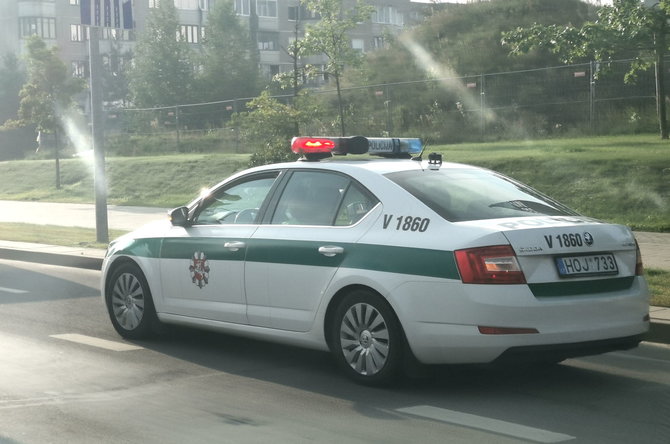 Skaitytojo nuotr./Vilniaus policijos „Škoda Octavia“ 