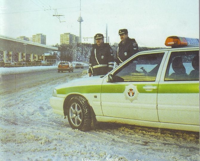 Kelių policijos archyvo nuotr./Kelių policijos „Volvo“, 90-ieji