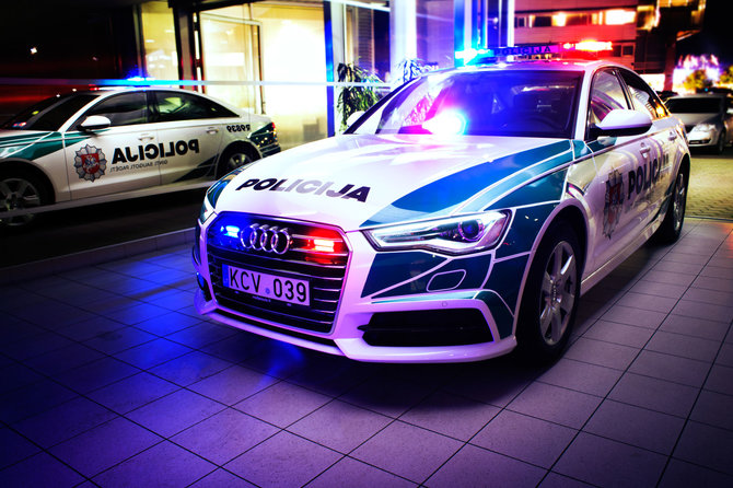 Kelių policijos archyvo nuotr./Nauja kelių policijos Audi, G.Matulaičio nuotr.