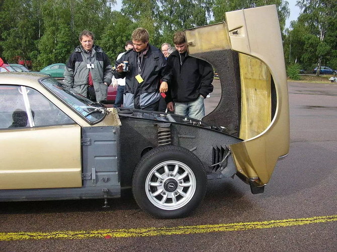 Saab Sonett – švediškas sportinis automobilis su į priekį atidaromu kapotu. (Liftarn, Wikimedia(CC BY-SA 3.0)