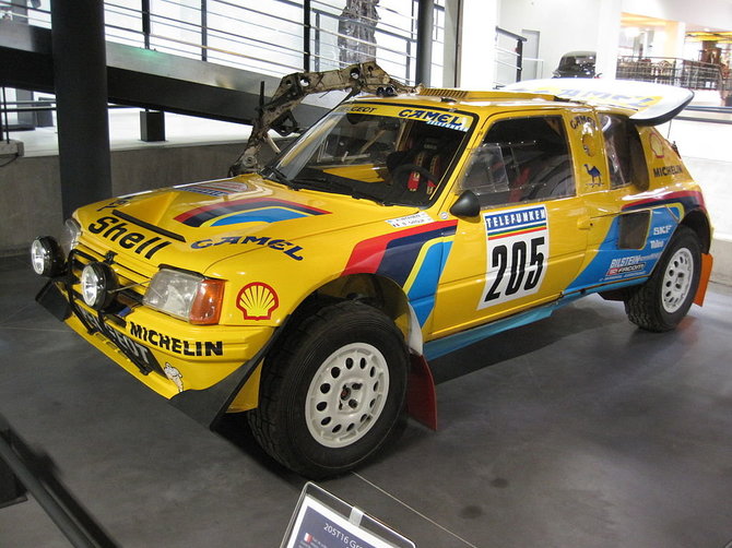 Peugeot 205 Turbo 16 GR – toks automobilis ne kartą laimėjo Dakaro ralį. (Arnaud 25, Wikimedia(CC BY-SA 3.0)