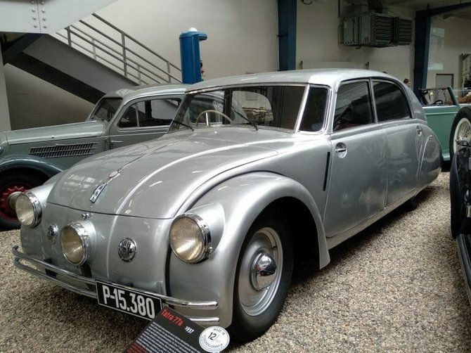 Tatra 77 Čekijos Nacionaliniame technikos muziejuje.