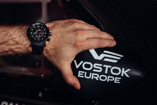 Andriaus Lauciaus, Vytauto Pilkausko, Vostok Europe nuotr./B.Vanagas pristatė dešimtąjį lenktynininko startą Dakare žymintį laikrodį „Vostok Europe Dakar Legend Edition“