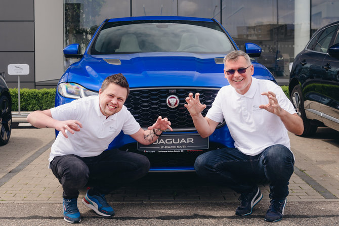 V.Pilkausko nuotr./Žilvinas Pekarskas ir Giedrius Žiura startuoja „Jaguar F-Pace SVR“