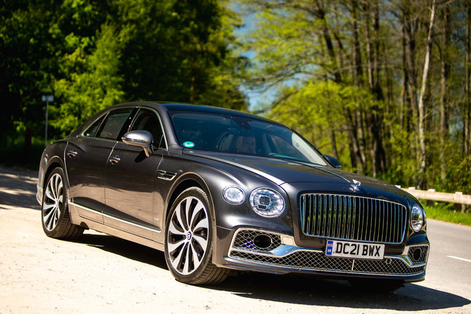 Egidijaus Babelio nuotr./„Bentley Flying Spur W12“ ir „Bentley Bentayga Hybrid“ testas