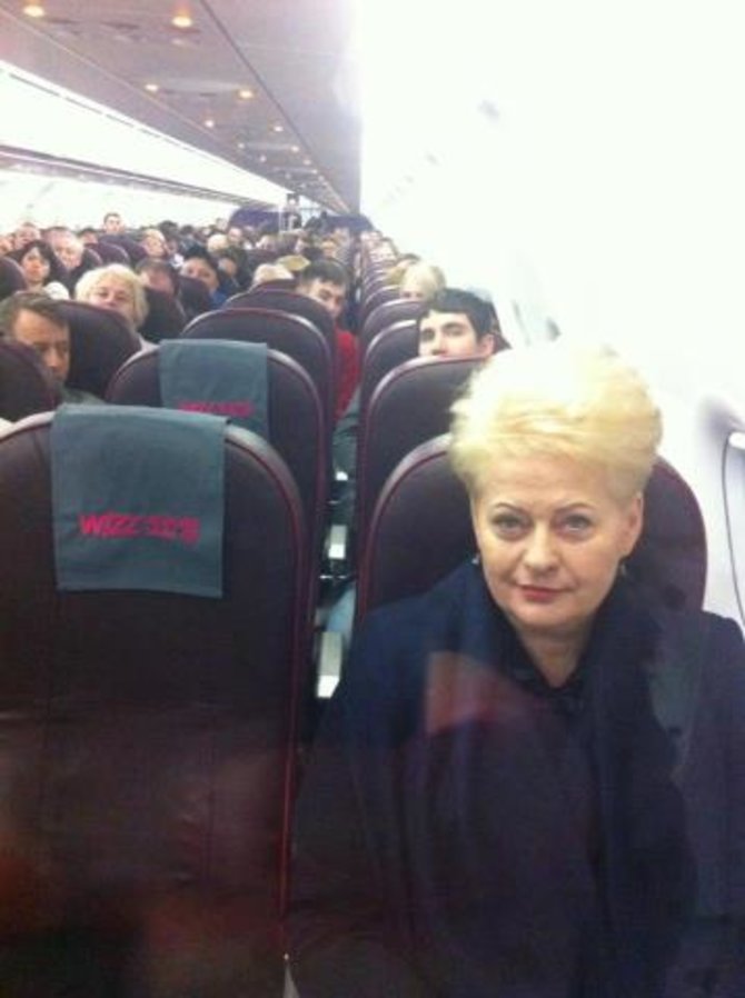 „Facebook“ nuotr./Dalia Grybauskaitė pakeliui į Londoną