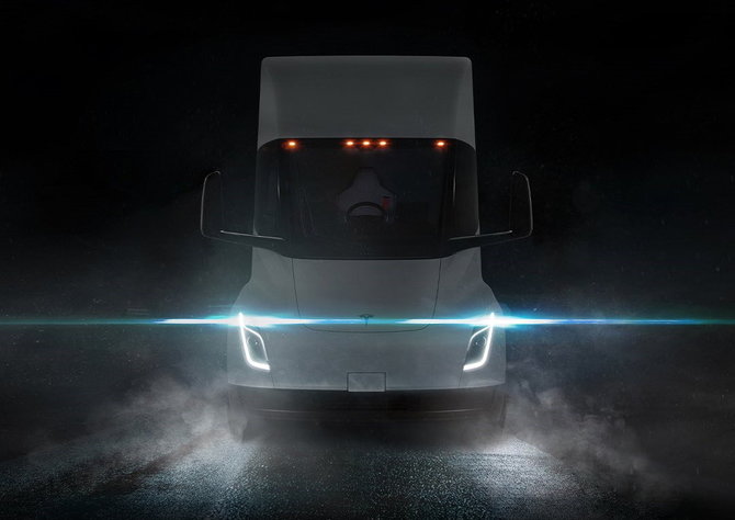 Tesla nuotr./Elektrinis vilkikas „Tesla Semi“ (2022 m.)