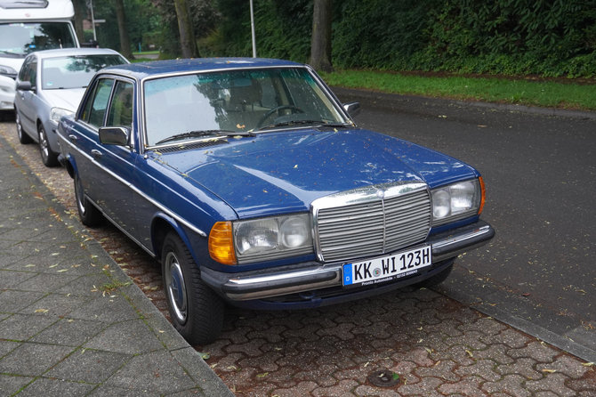 1976 metų gamybos „Mercedes – Benz 240D“