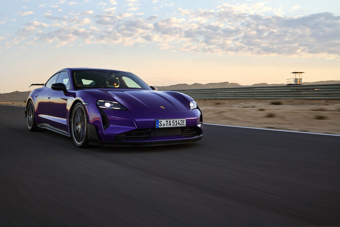 Porsche nuotr./„Porsche“ pristatė keturvietį „Taycan Turbo GT“ ir dvivietį „Turbo GT“ su „Weissach“ paketu.