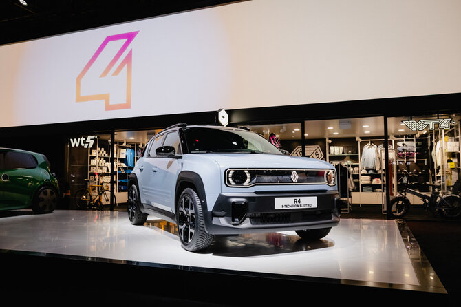 Nicolas Lascourreges/La Company nuotr./Elektrinio Renault 4 premjera Paryžiuje