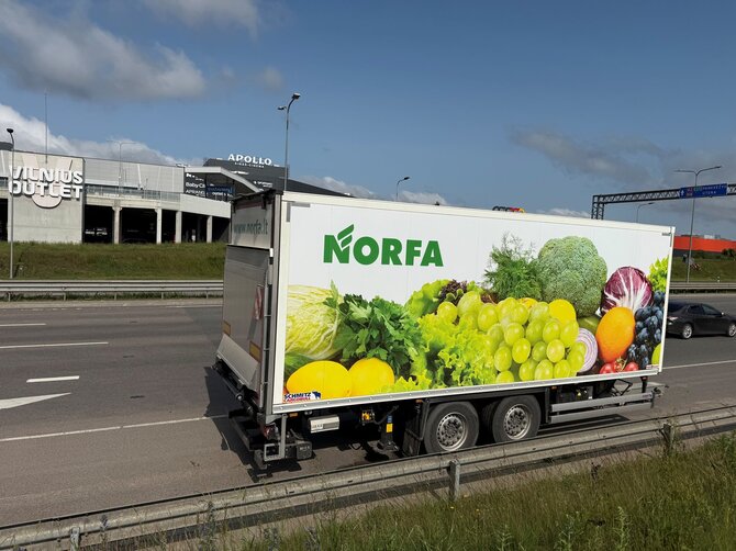 Skaitytojos Rimos nuotr./Aplinkkelyje Vilniuje palikta „Norfos“ priekaba