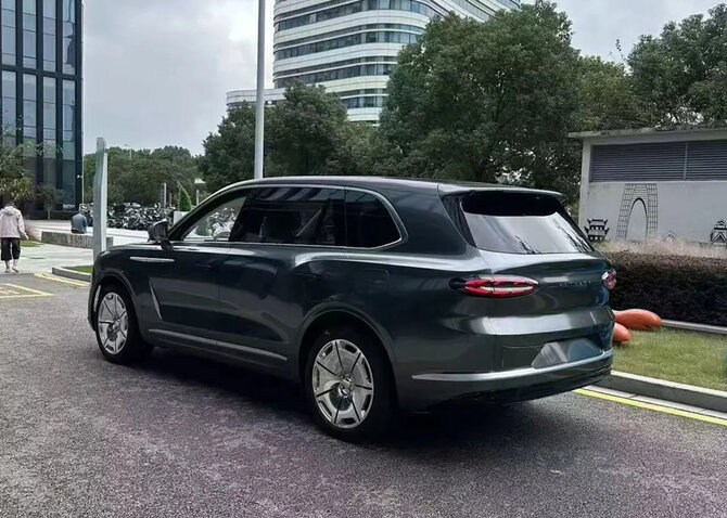 Dreame Technologies nuotr./„Dreame“ pagaminta „Bentley Bentayga“ kopija