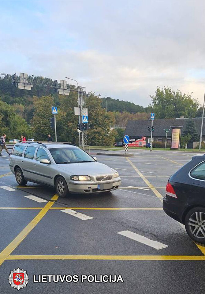 Vilniaus apskrities policijos nuotr./Policijos reidas Ukmergės gatvėje Vilniuje