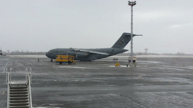 IKRAUK.LT skaitytojo nuotr./Renatas Vilniaus oro uoste nufotografavo JAV karinių oro pajėgų lėktuvą