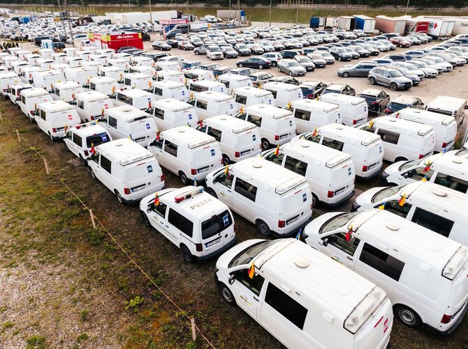 Lietuvos policijos nuotr./Ukrainos policijai perduoti 79 automobiliai