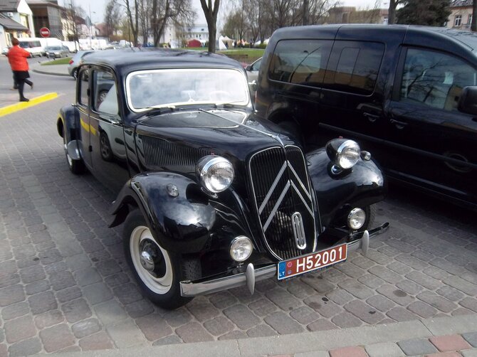 „Retromobile“ nuotr./Citroen Traction Avant, 1952 m.
