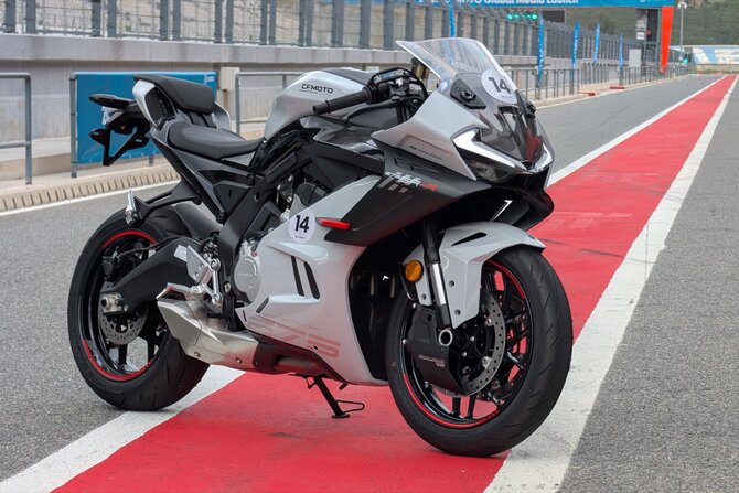 CFMOTO nuotr./Naujasis CFMoto 675SR-R (Gamintojo nuotr.)