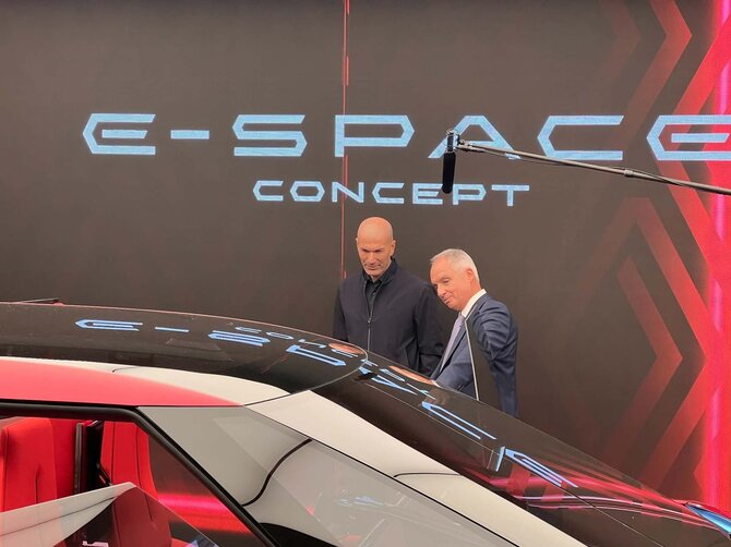 Žilvino Pekarsko / 15min nuotr./Zinadine'as Zidane'as apžiūrėjo Renault E-Space Concept
