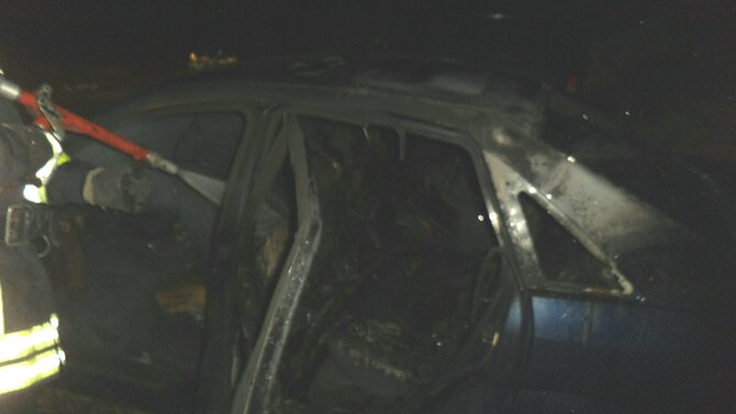 Nojaus nuotr./Kretingoje sudegęs „Ford Focus“