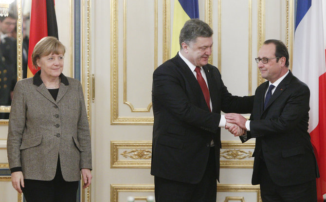 „Reuters“/„Scanpix“ nuotr./Kijeve aptarti taikos plano susitiko Angela Merkel, Francoise Hollande'as ir Petro Porošenka 2015 m. vasario 05 d. 