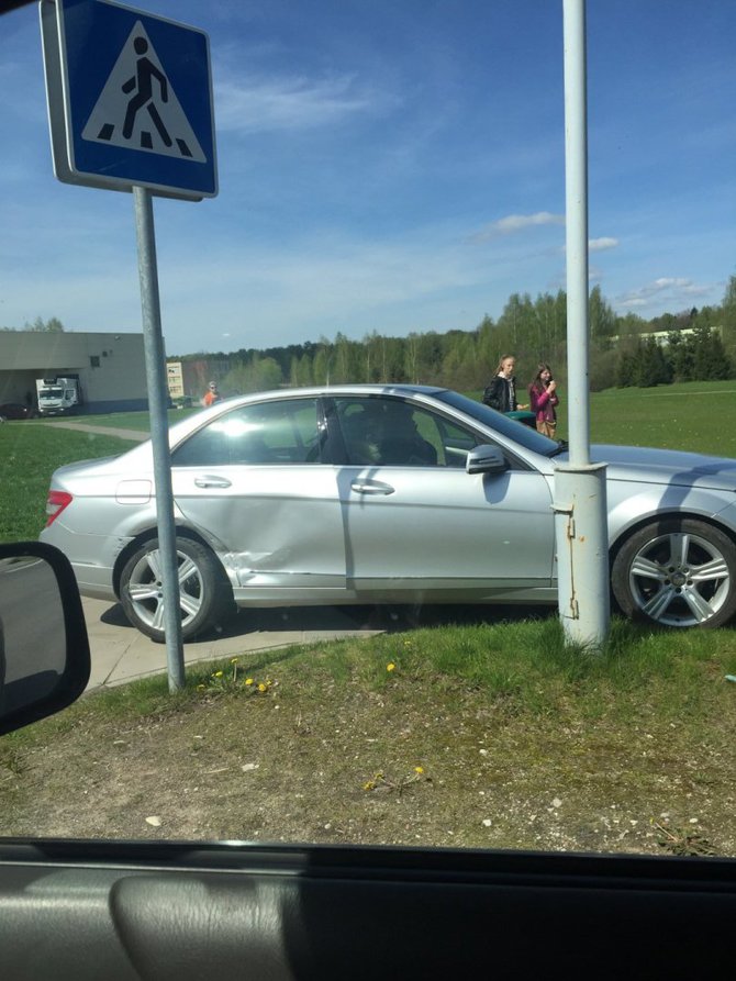 Apgadintas automobilis Kaišiadoryse