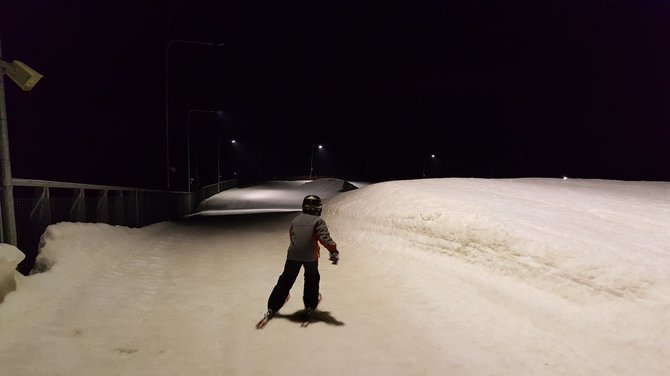 Žilvino Pekarsko/15min.lt nuotr./Naktinis slidinėjimas Druskininkų „Snow Arenoje“