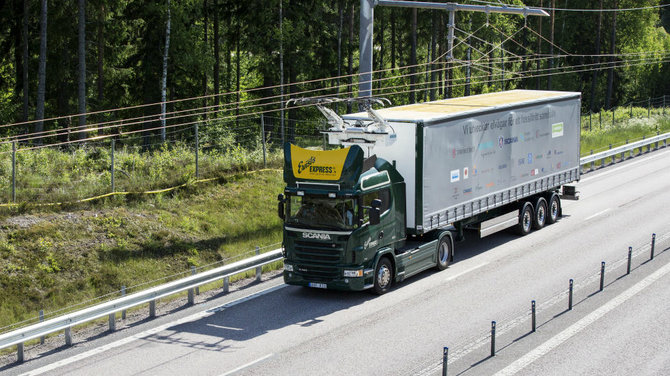 Scania nuotr./„Scania“ revoliucija: Švedijoje jau važinėja vilkikai-troleibusai