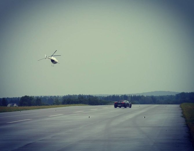 Žilvino Pekarsko / 15min nuotr./Važiavimas „Ferrari 360 Spider“ ir „Lamborghini Gallardo“ Kyviškių aerodrome