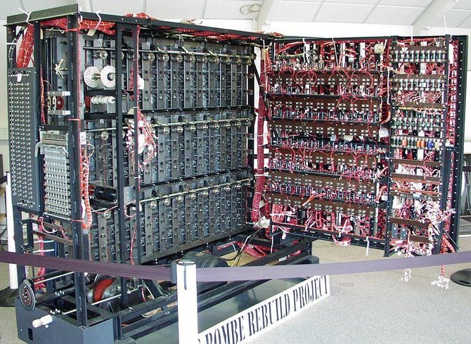 Wikimedia Commons/ Maksim nuotr./Alano Turingo sukurta didžiulė elektroninė skaičiavimo mašina.