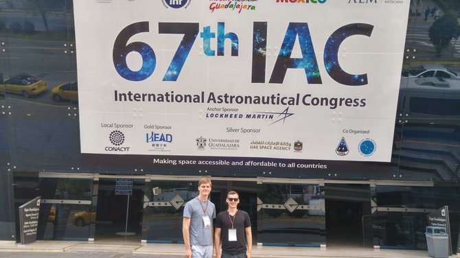 Projekto „Lietuva Mėnulyje 2018“ nuotr./„Lietuva Mėnulyje 2018“ organizatoriai – Tarptautiniame astronautikos kongrese Meksikoje