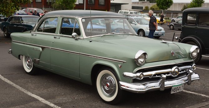 Wikimedia Commons iliustr./1954 m. „Ford Crestline“