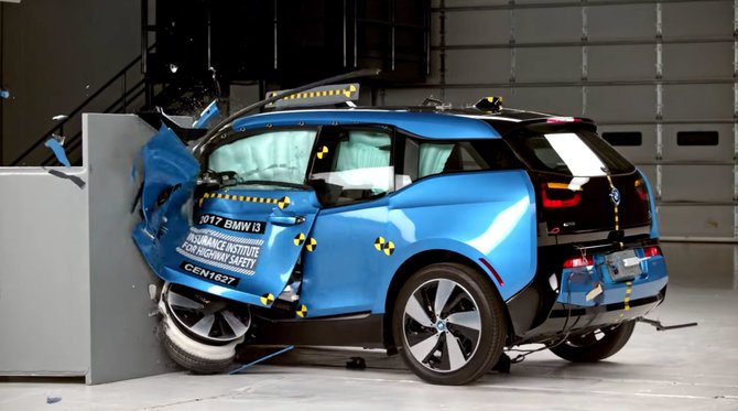 IIHS nuotr./BMW i3 testas